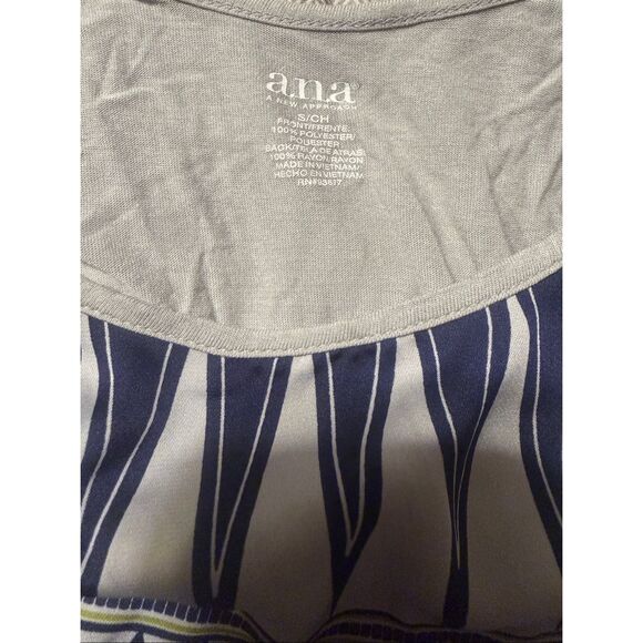 Women’s Bundle of size Small Summer tops - Picture 5 of 17